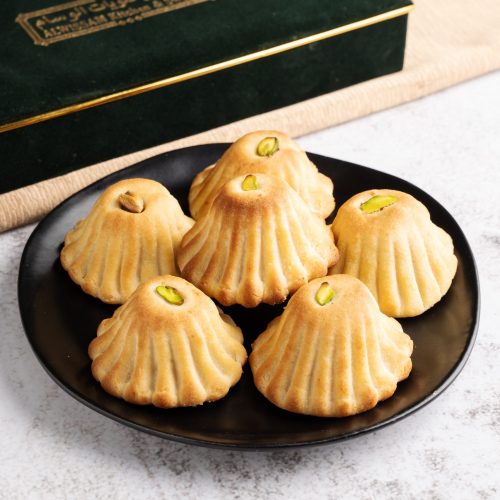 قطعة غريبة بالقشطة
